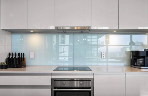 Victoria Park Apartment | Manhattan Right Next to Stampede Grounds! DT