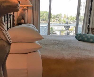 East Fort Lauderdale Hotel | Manhattan Tower Apartment Hotel