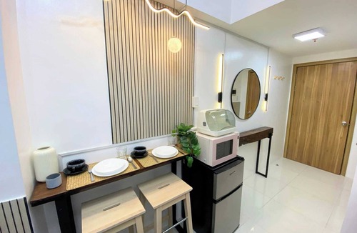 Ermita Condo | Manila Studio Across U.S. Embassy - 40th Floor Grand Riviera Suites Condo