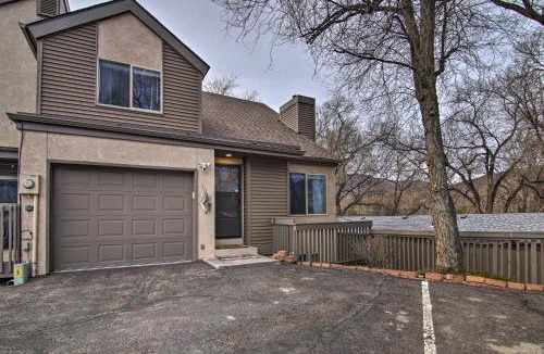 Manitou Springs House | Manitou Springs Escape w/A/C & Private Deck!