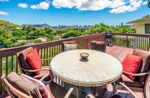 Manoa House | Manoa Valley Duplex with ocean and mountain views