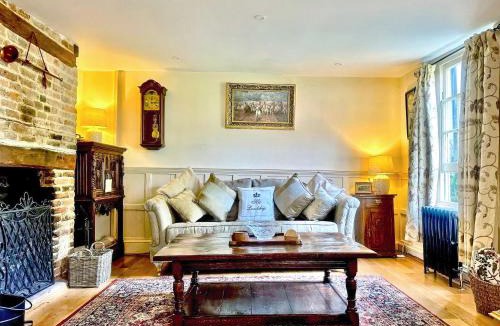 Cavendish House | Manor Cottage