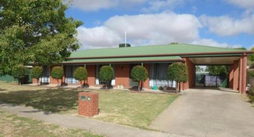 Horsham House | Manor on McIntyre