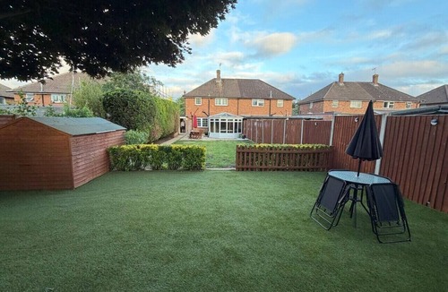 London Colney House | Manor Road Retreat | Modern | Sleeps 5