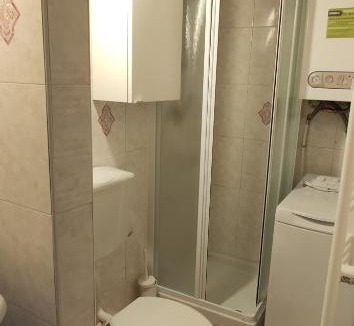 Cit Turin Apartment | Mansarda a 2 minuti dalla stazione di Porta Susa. Ascensore, TV, cucina, lavatrice. Servita di qualsiasi servizio, farmacia, supermercato, ristoranti, rosticcerie, fruttivendolo.