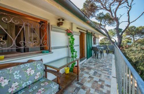 Quercianella House | Mansarda Vista Mare Nel Verde