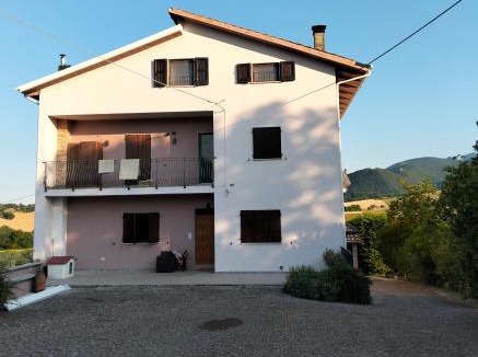 Frontone Apartment | MANSARDA VITI - Sguardo su Frontone -
