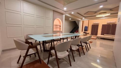 Pardi Villa | Manshila