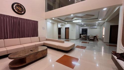 Pardi Villa | Manshila