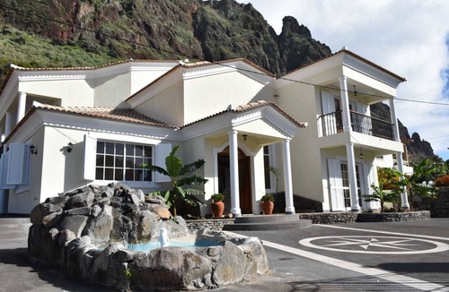 Prazeres Villa | Mansion Almond
