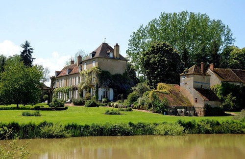 Champvert Villa | Mansion in Champvert with Pond View Terrace
