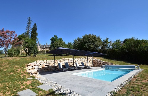 Martigny-le-Comte House | Mansion in Martigny with Heated Pool & Vineyards