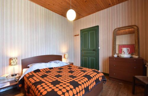 Martigny-le-Comte House | Mansion in Martigny with Heated Pool & Vineyards