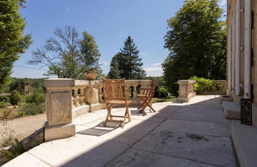 Brouchaud House | Mansion with large garden and swimming pool