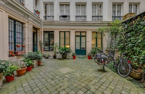 Saint-Thomas-d'Aquin Apartment | Manu apartment Paris