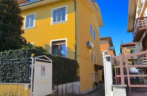 Margine Coperta-Traversagna Apartment | Manu's house. One minute from train/bus station, close to downtown.