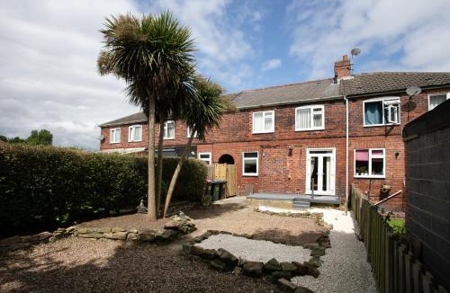 Wath upon Dearne House | Manvers House, Rotherham for contractors, Families, free parking, Spacious, WIFI, modern
