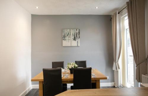 Wath upon Dearne House | Manvers House, Rotherham for contractors, Families, free parking, Spacious, WIFI, modern
