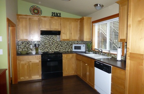 Manzanita House | Manzanita Lover's Bungalow; Perfect for "TWO"; 1/2 Block from Beach
