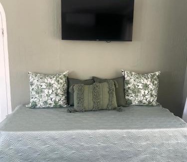 Hilton Bed & Breakfast | Maple and Vine
