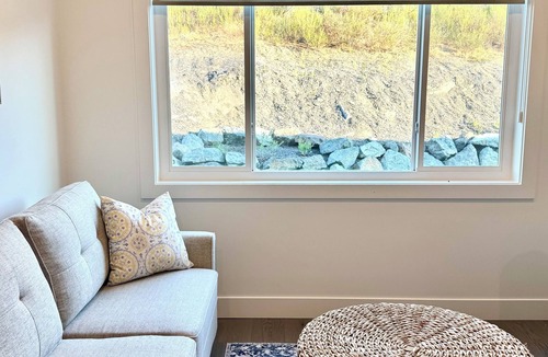 Duncan Apartment | Maple bay Hideaway 1 bedroom 1 bathroom + sleeper sofa & kitchenette