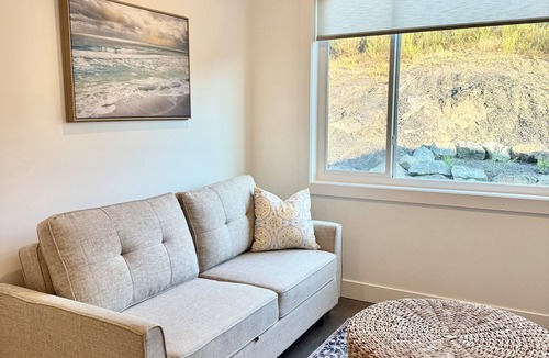 Duncan Apartment | Maple bay Hideaway 1 bedroom 1 bathroom + sleeper sofa & kitchenette