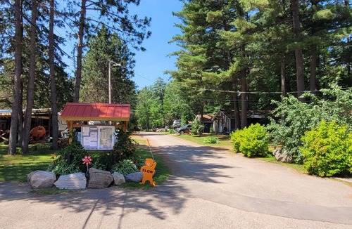 Petawawa Cabin | Maple Cabin at Pine Ridge Park