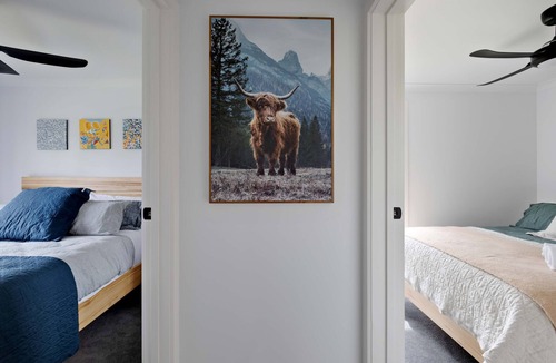 Myrtleford House | Maple Cottage - Bright, Luxurious & Modern