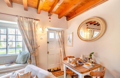 Slingsby House | Maple Cottage