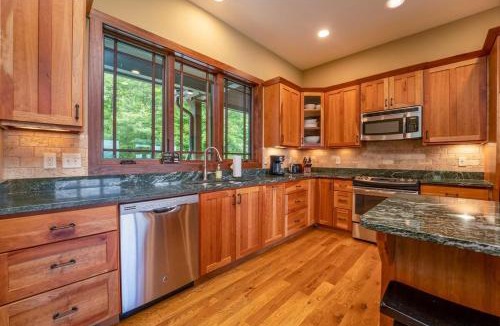 Pisgah Forest House | Maple Cottage in Sutton Knob · Maple Cottage in Sutton Knob