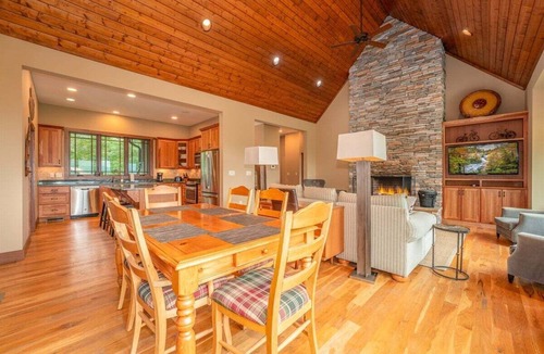 Pisgah Forest House | Maple Cottage in Sutton Knob