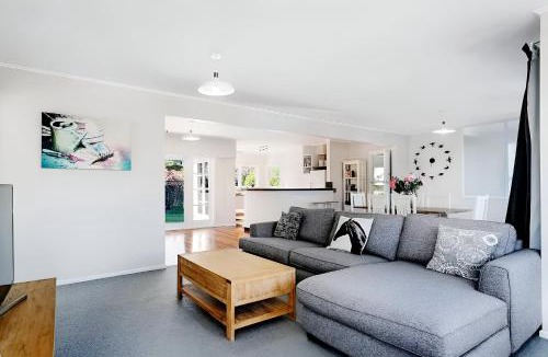 Taupo House | Maple Cottage