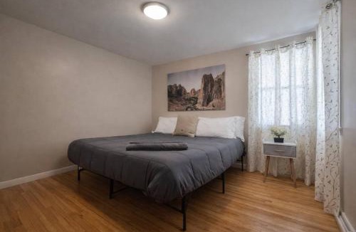 Kenmore Apartment | Maple Crest Residence (Minutes to the Fall)
