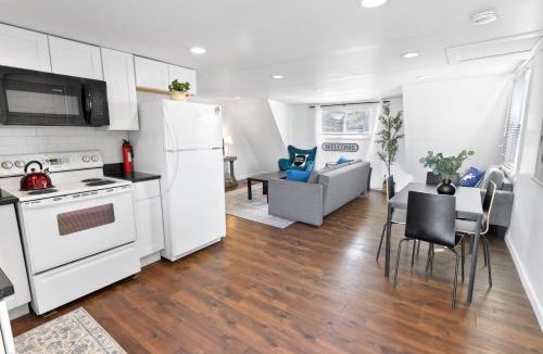 Douglas House | Maple Getaway - Short distance to downtown, beaches, and breweries