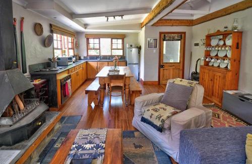 Hogsback Ski Chalet | Maple Grove