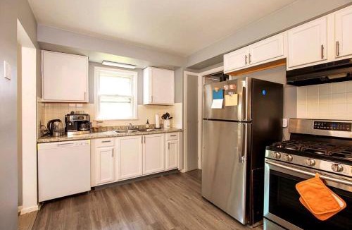 Maple Heights House | Maple Heights 3BR Cozy and Spacious