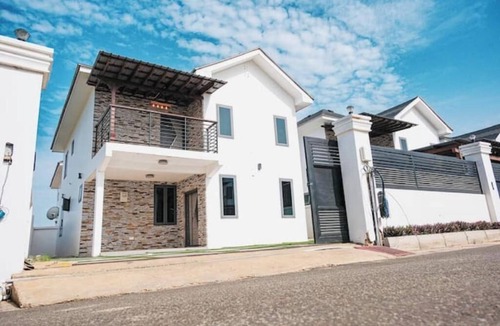 Tema House | Maple Hill
