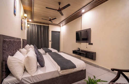 Lansdowne Hotel | Maple Hill Resort