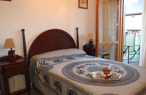 Biescas House | Maple House. Your home on vacation.