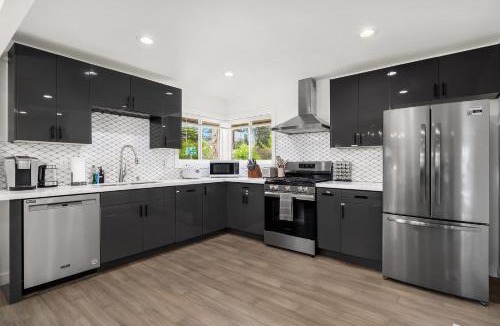 Meadowbrook House | Maple Leaf Modern Retreat with EV Charger