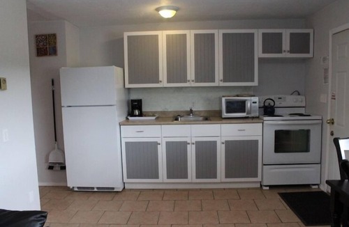 Oliver Hotel | Maple Leaf Motel & RV Resort