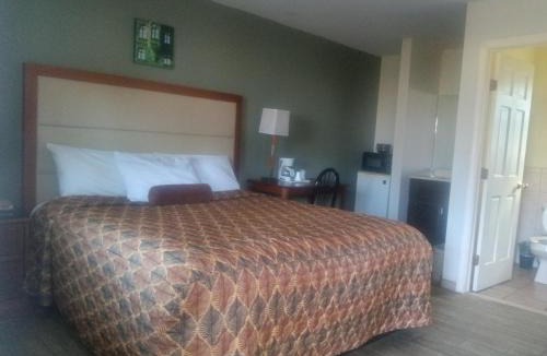 New Milford Hotel | Maple leaf motel