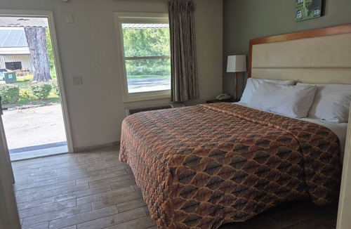 New Milford Hotel | Maple Leaf Motel