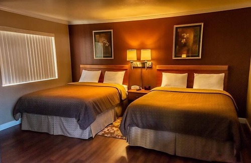 Shady Cove Hotel | Maple Leaf Motel