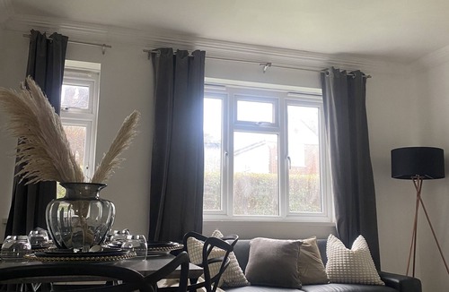 Woodside Apartment | Maple Lodge