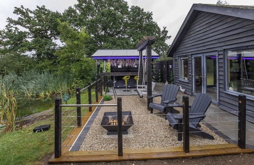 Selby Cottage | Maple Lodge - sleeps 2 guests in 1 bedroom