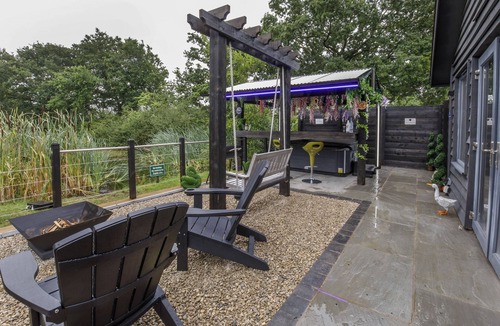Selby Cottage | Maple Lodge - sleeps 2 guests in 1 bedroom