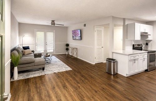 Shannon Apartment | Maple & Main Hoover | Modern 2BR Escape 2E
