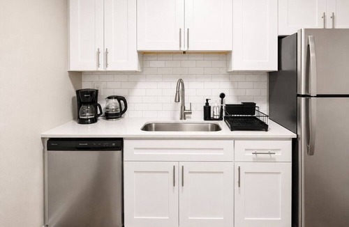 Shannon Apartment | Maple & Main Hoover | Modern 2BR Escape 2E