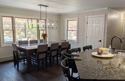 Richmond House | Maple Mountain Getaway